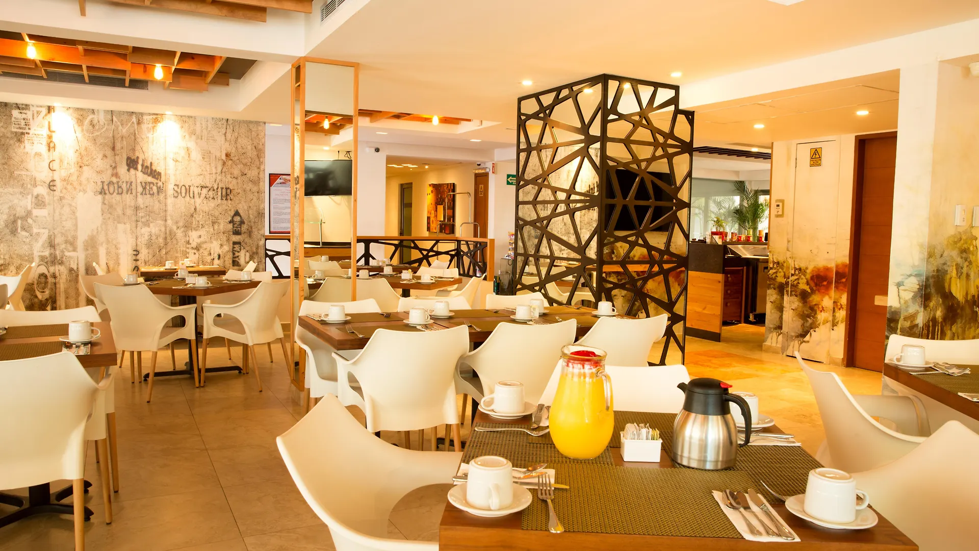 Ambiance Suites Cancún Hotel