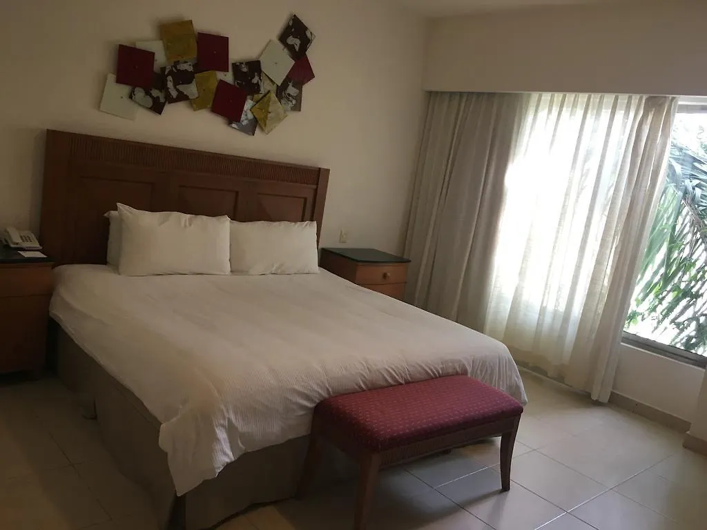 Ambiance Suites Cancún 4*,