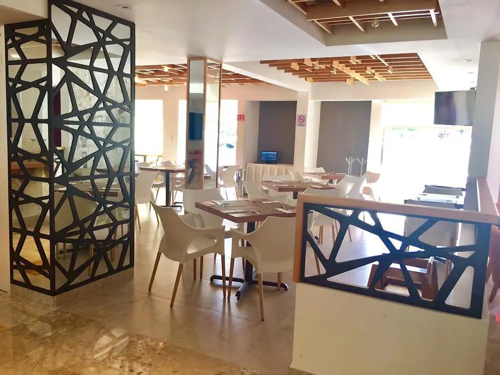 Ambiance Suites Cancún 4*,